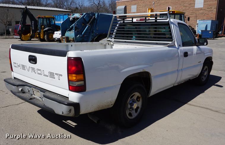 image for item DE3173 2000 Chevrolet Silverado 1500 pickup truck