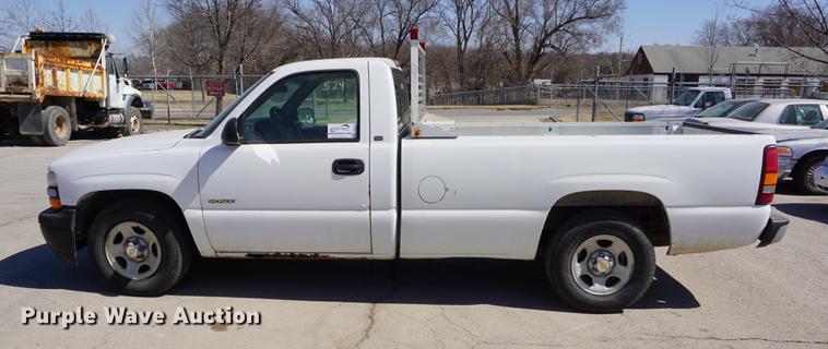image for item DE3173 2000 Chevrolet Silverado 1500 pickup truck