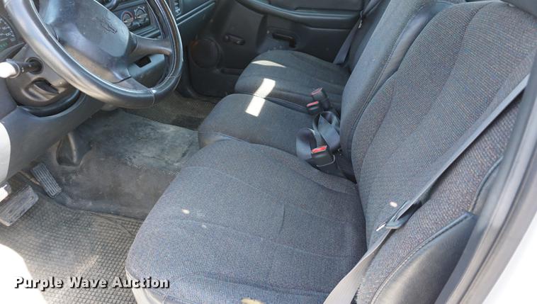 image for item DE3173 2000 Chevrolet Silverado 1500 pickup truck