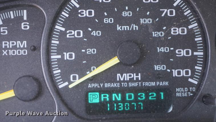 image for item DE3173 2000 Chevrolet Silverado 1500 pickup truck