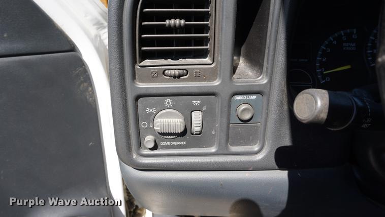 image for item DE3173 2000 Chevrolet Silverado 1500 pickup truck