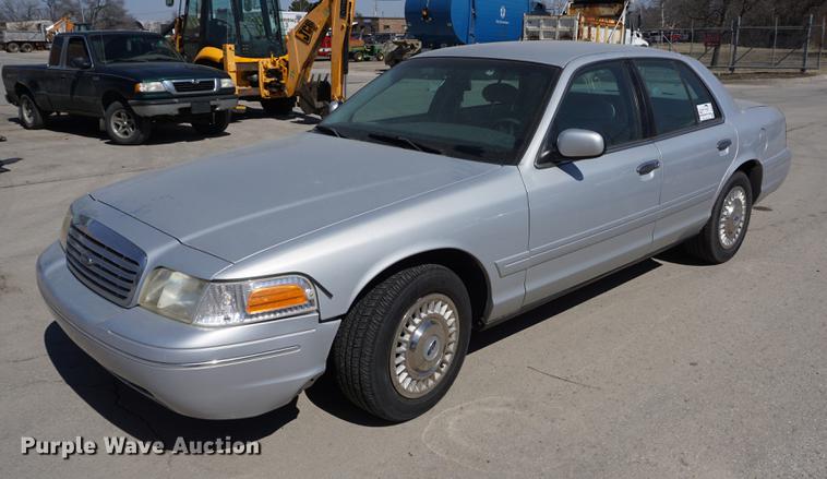 image for item DE3175 2002 Ford Crown Victoria Police Interceptor