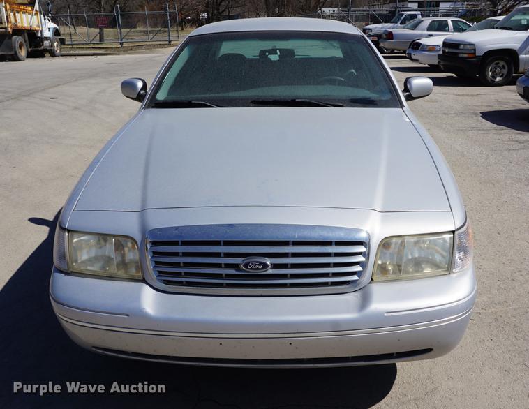 image for item DE3175 2002 Ford Crown Victoria Police Interceptor