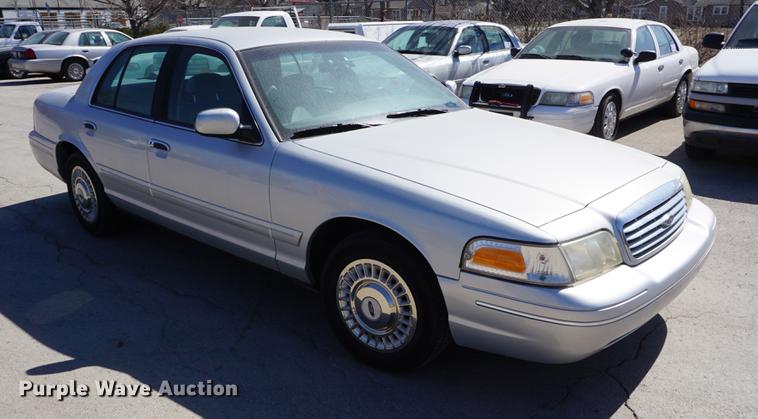 image for item DE3175 2002 Ford Crown Victoria Police Interceptor