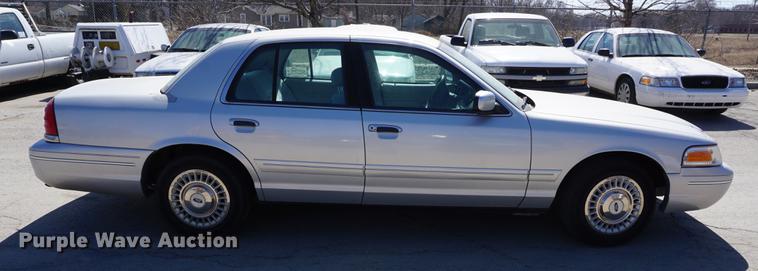 image for item DE3175 2002 Ford Crown Victoria Police Interceptor