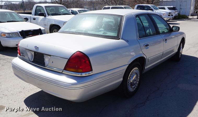 image for item DE3175 2002 Ford Crown Victoria Police Interceptor