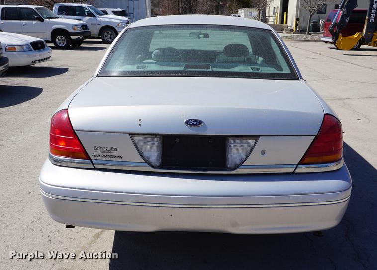 image for item DE3175 2002 Ford Crown Victoria Police Interceptor