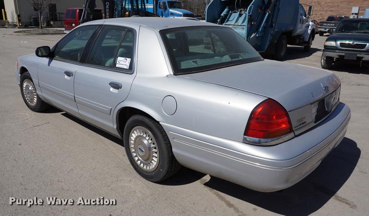 image for item DE3175 2002 Ford Crown Victoria Police Interceptor