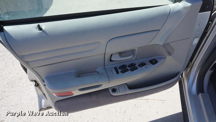 image for item DE3175 2002 Ford Crown Victoria Police Interceptor