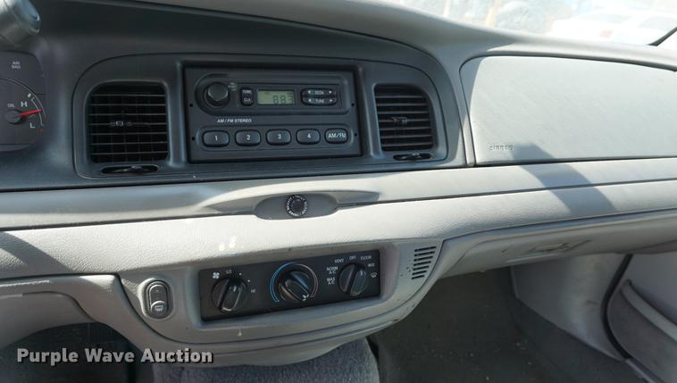 image for item DE3175 2002 Ford Crown Victoria Police Interceptor