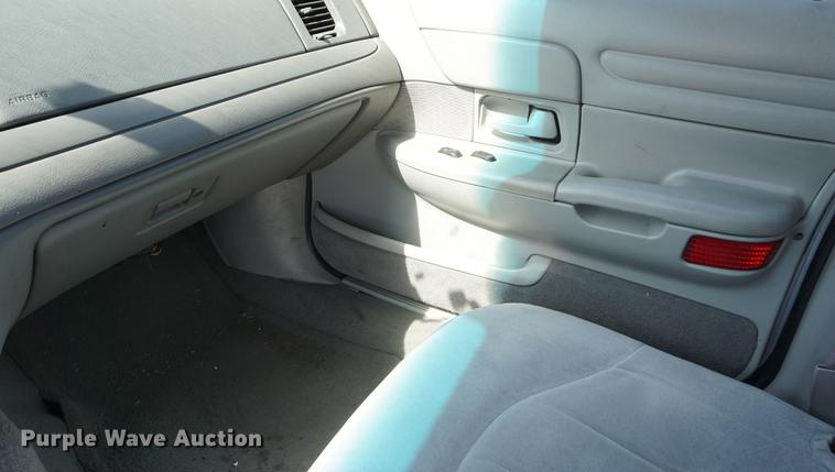 image for item DE3175 2002 Ford Crown Victoria Police Interceptor