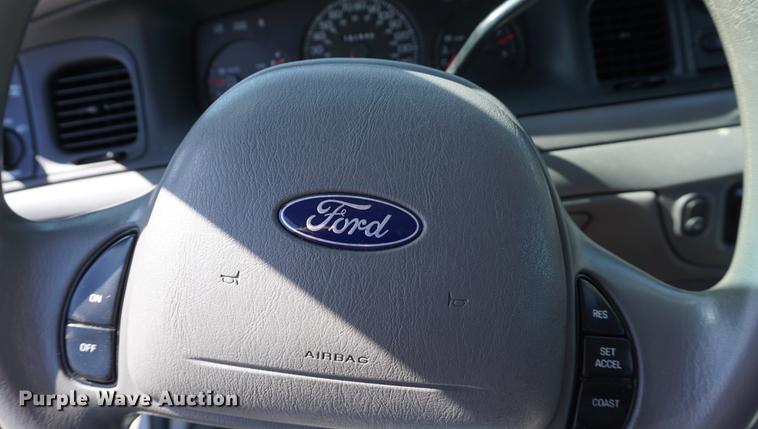 image for item DE3175 2002 Ford Crown Victoria Police Interceptor