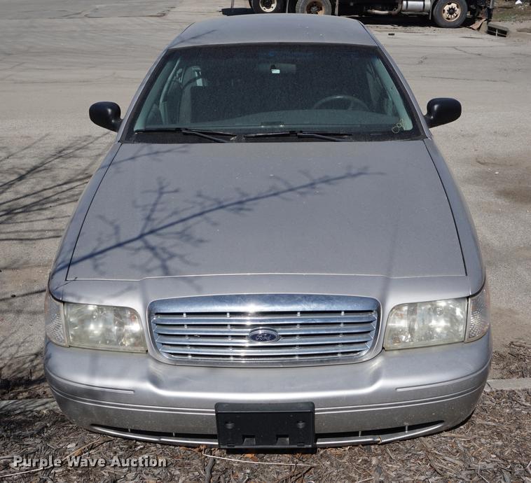 image for item DE3176 2004 Ford Crown Victoria Police Interceptor