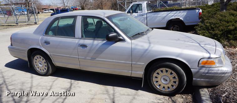 image for item DE3176 2004 Ford Crown Victoria Police Interceptor