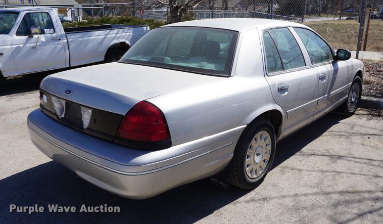 image for item DE3176 2004 Ford Crown Victoria Police Interceptor