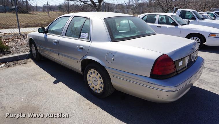 image for item DE3176 2004 Ford Crown Victoria Police Interceptor