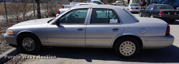 image for item DE3176 2004 Ford Crown Victoria Police Interceptor