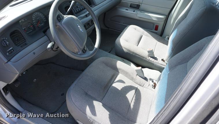 image for item DE3176 2004 Ford Crown Victoria Police Interceptor