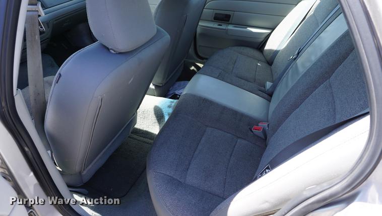 image for item DE3176 2004 Ford Crown Victoria Police Interceptor