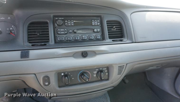 image for item DE3176 2004 Ford Crown Victoria Police Interceptor