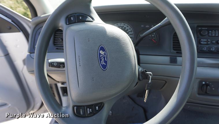 image for item DE3176 2004 Ford Crown Victoria Police Interceptor