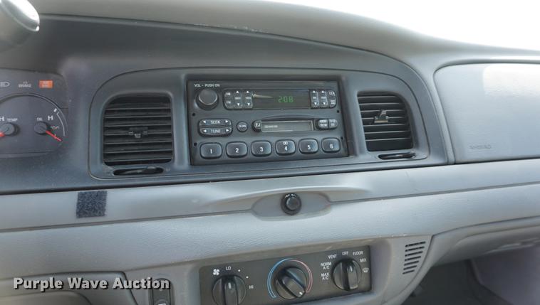 image for item DE3176 2004 Ford Crown Victoria Police Interceptor