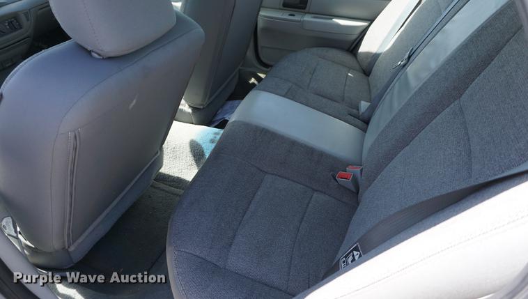 image for item DE3176 2004 Ford Crown Victoria Police Interceptor