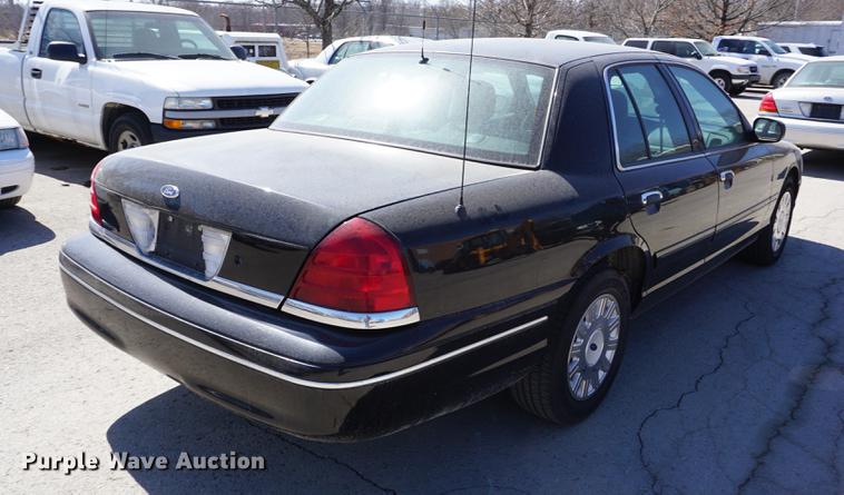 image for item DE3177 2005 Ford Crown Victoria Police Interceptor