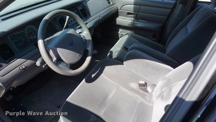image for item DE3177 2005 Ford Crown Victoria Police Interceptor
