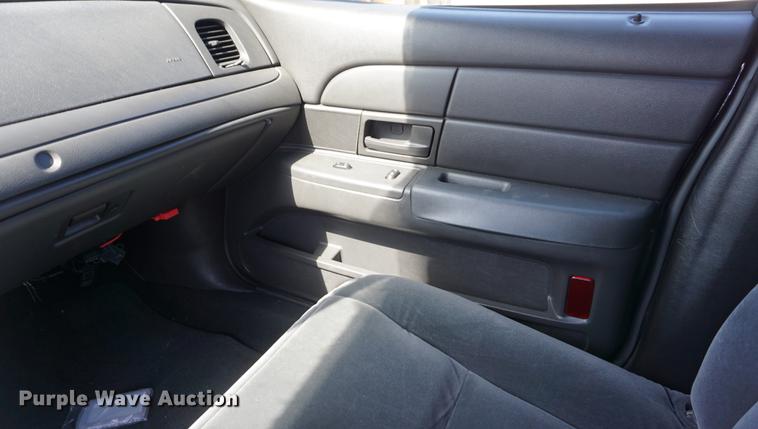 image for item DE3177 2005 Ford Crown Victoria Police Interceptor