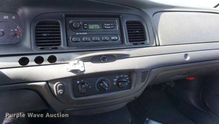 image for item DE3177 2005 Ford Crown Victoria Police Interceptor
