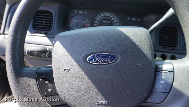 image for item DE3177 2005 Ford Crown Victoria Police Interceptor