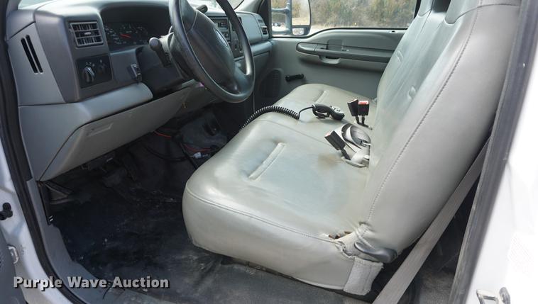 image for item DE3190 2003 Ford F350 pickup truck