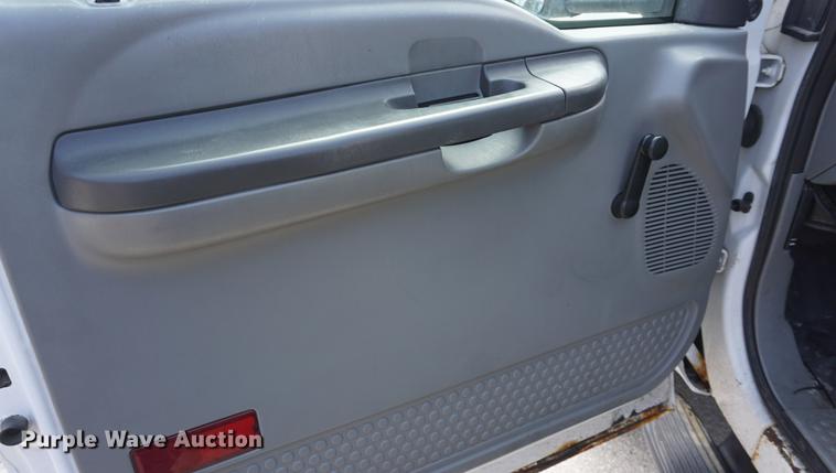 image for item DE3190 2003 Ford F350 pickup truck