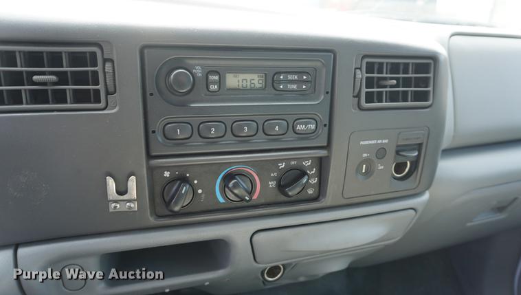 image for item DE3190 2003 Ford F350 pickup truck