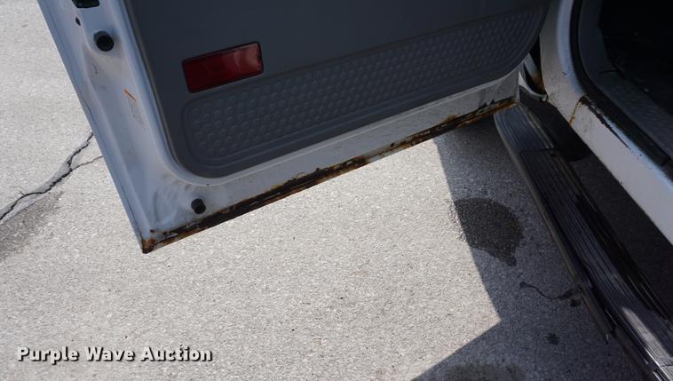 image for item DE3190 2003 Ford F350 pickup truck