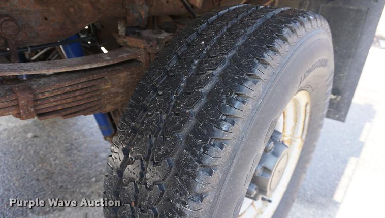 image for item DE3190 2003 Ford F350 pickup truck