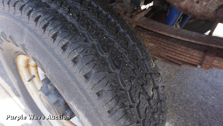 image for item DE3190 2003 Ford F350 pickup truck