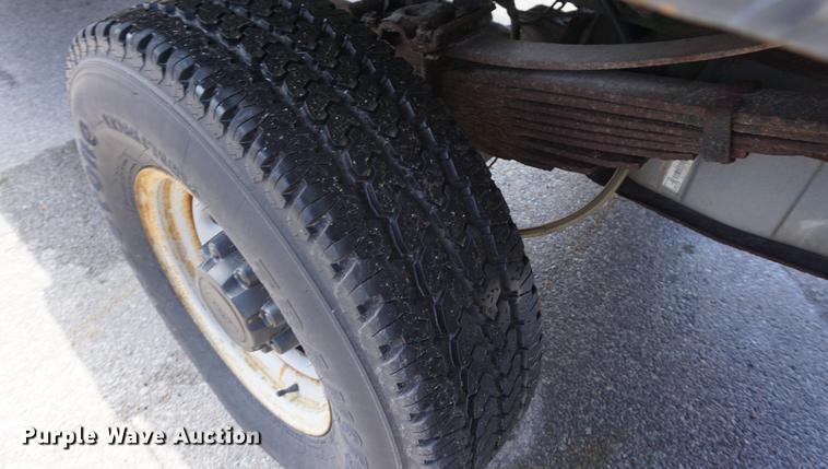 image for item DE3190 2003 Ford F350 pickup truck