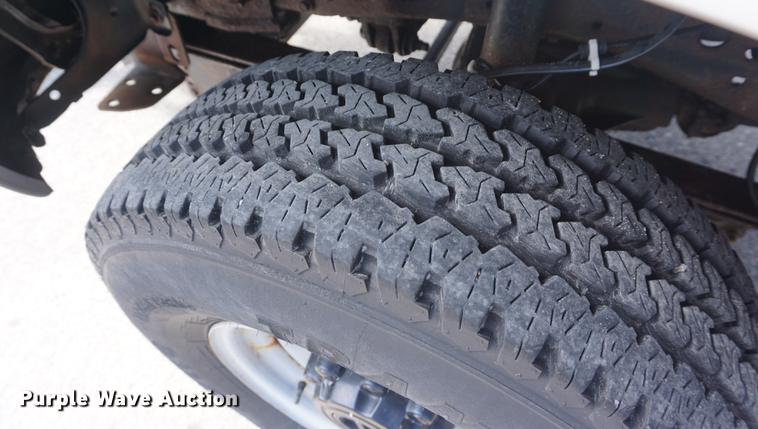 image for item DE3190 2003 Ford F350 pickup truck