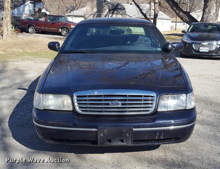 image for item DF3581 1999 Ford Crown Victoria Police Interceptor