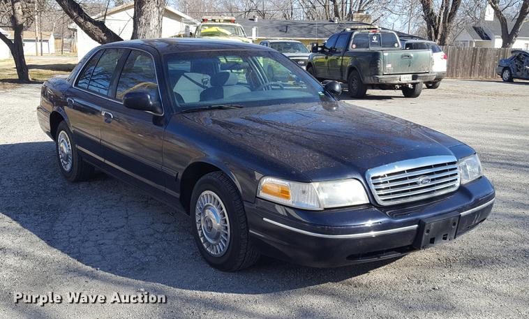 image for item DF3581 1999 Ford Crown Victoria Police Interceptor