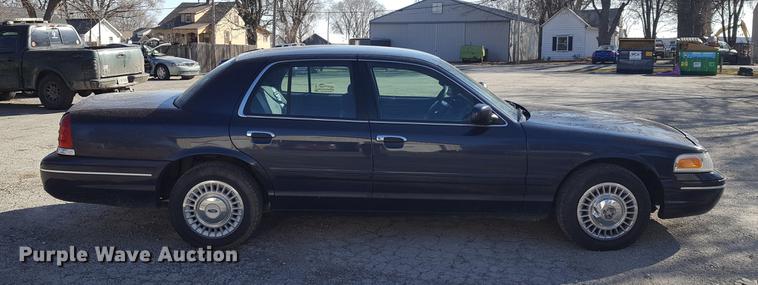 image for item DF3581 1999 Ford Crown Victoria Police Interceptor
