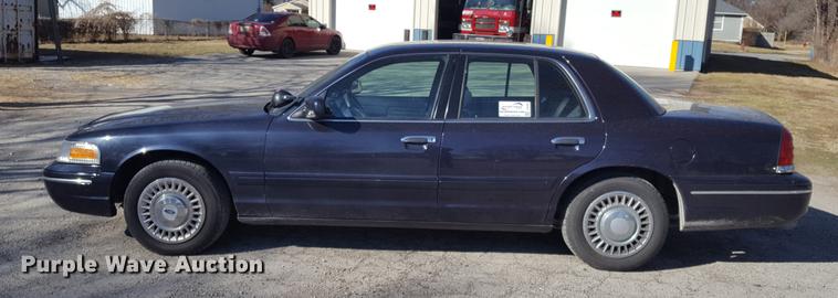 image for item DF3581 1999 Ford Crown Victoria Police Interceptor