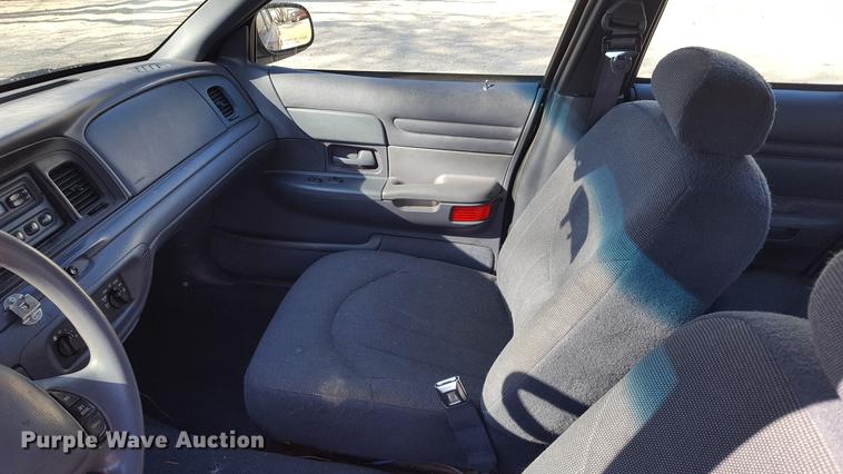 image for item DF3581 1999 Ford Crown Victoria Police Interceptor