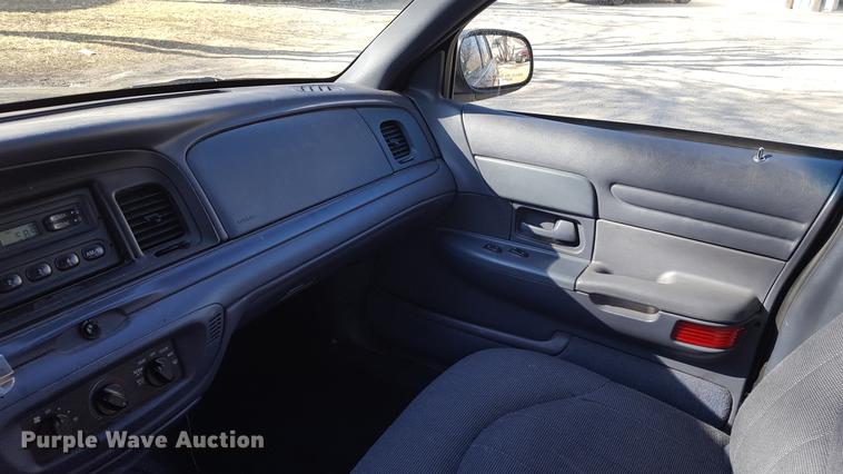 image for item DF3581 1999 Ford Crown Victoria Police Interceptor