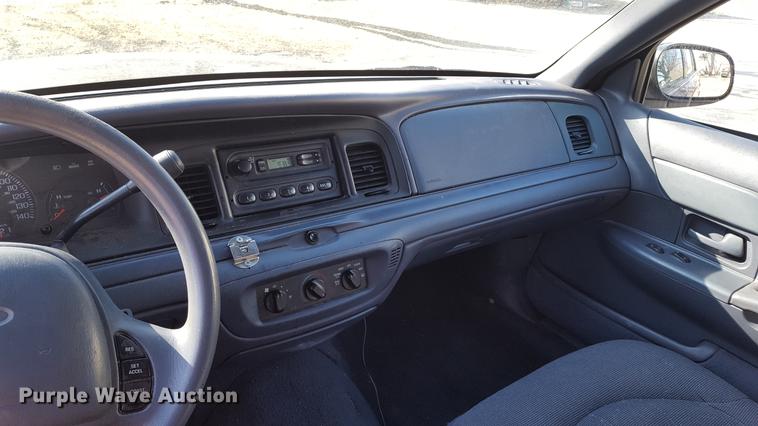 image for item DF3581 1999 Ford Crown Victoria Police Interceptor
