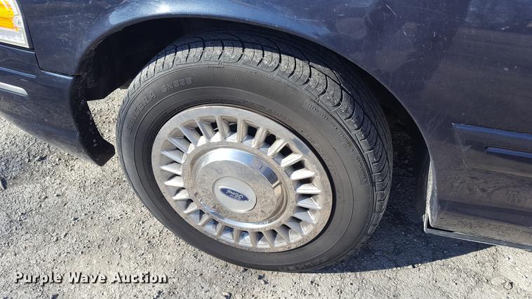 image for item DF3581 1999 Ford Crown Victoria Police Interceptor