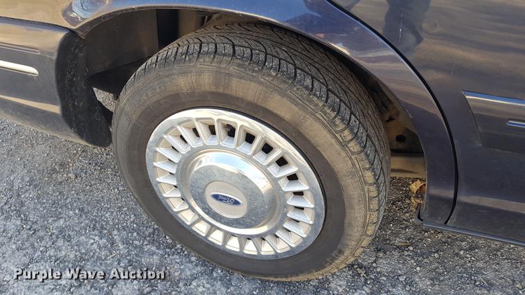 image for item DF3581 1999 Ford Crown Victoria Police Interceptor