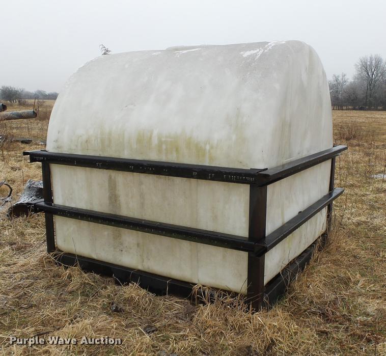 image for item DS9573 1,200 gallon poly tank